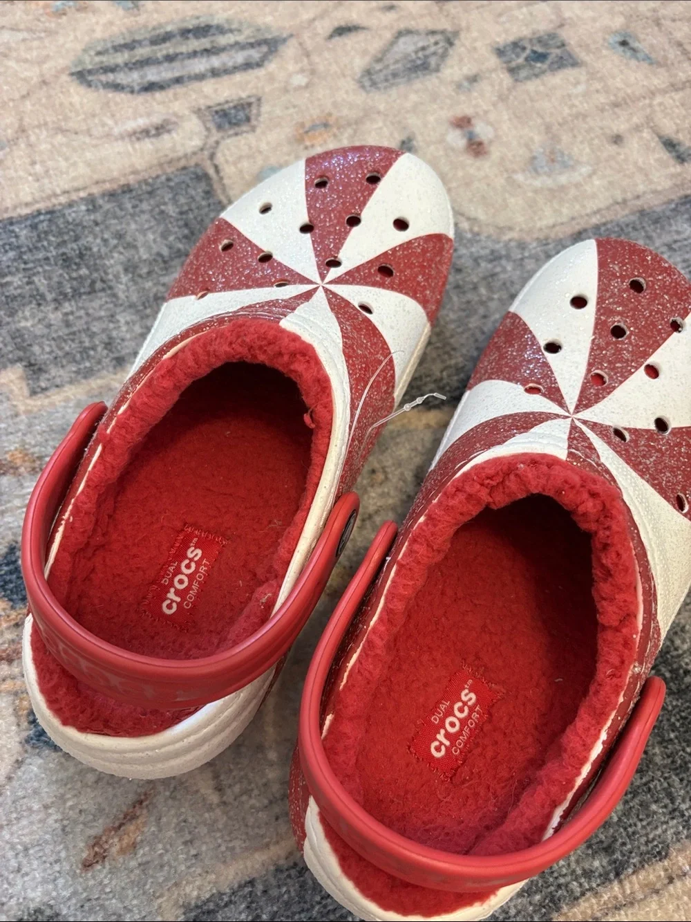 New without tag, CROCS Kids Fun holiday sparkle Pinwheel lined